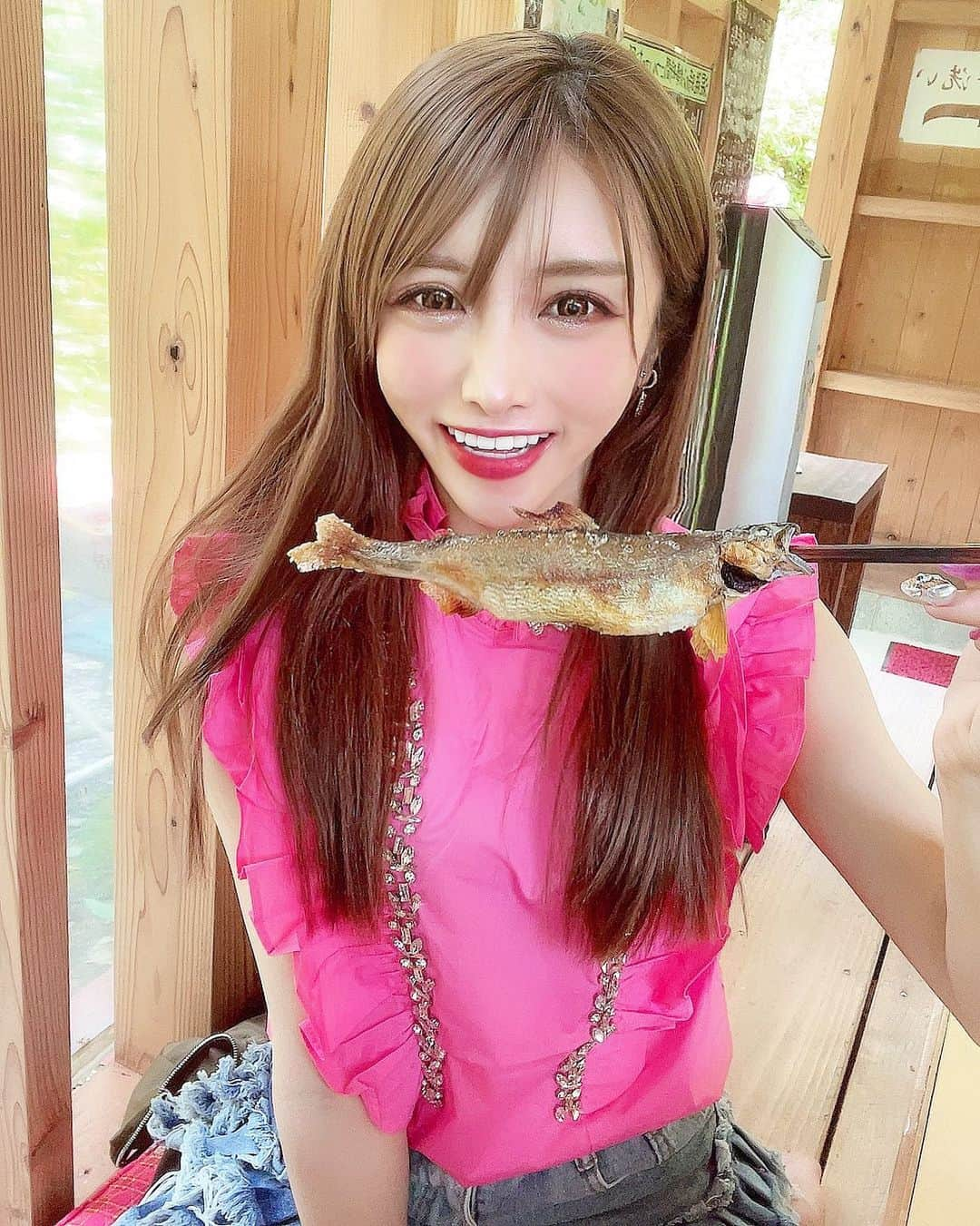 えれちゃんさんのインスタグラム写真 - (えれちゃんInstagram)「鮎🐟  世に食いしん坊がバレてきてる🍽   #名古屋キャバクラ#キャバクラ#名古屋#錦#錦3#グランクリュ#北新地#六本木 #キャバ嬢 #名古屋観光 #名古屋旅行 #アートメイク #ハイフ#ホワイトニング#ヒアルロン酸#名古屋出張#ヘアセット#ダイエット #インポート #金髪女子 #小悪魔ageha #セレクトショップ #葉月えれな #つり目メイク #タレ目メイク  #まつげパーマ #コーデ #韓国ファッション #川 #鮎」6月28日 9時15分 - erena_hazuki