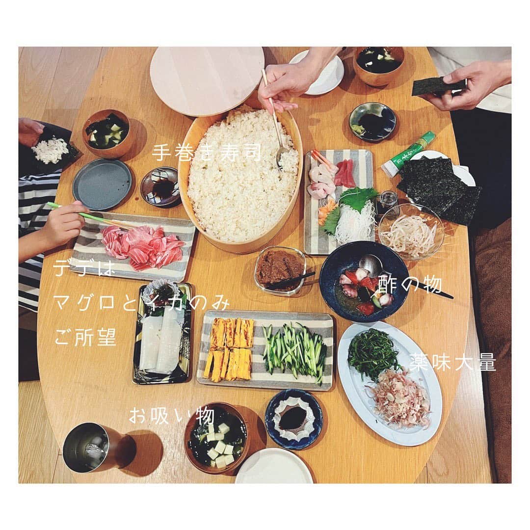 笹峯愛のインスタグラム：「手巻き寿司って ゴージャス感あるけど 準備簡単で母の味方、ですよね。  #晩ごはん #手抜き」