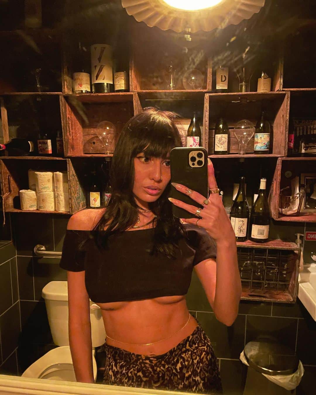 Janice Griffithのインスタグラム：「bar bathroom thirst traps.. nature is healing」