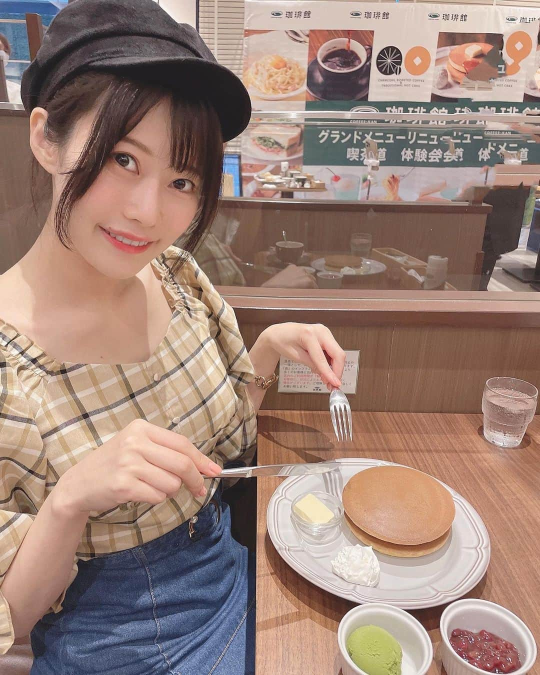 桃里れあさんのインスタグラム写真 - (桃里れあInstagram)「リニューアルした珈琲館☕️ @ko_hi_kan  一足先に試食会に行ってきました\( ˆoˆ )/ ・ 炭火で焙煎してる珈琲がいい香り☕️❤︎ ・ ・ 私はとくにホットケーキとBLTサンドが好き🤤💕 ・ ・ 動画見てもらえるとわかるのですが、 珈琲館専用の銅板で一枚一枚手焼きしていて、 銅板で焼くからしっかりふっくらしてる🥰 銅板のホットケーキって時々食べたくなるんだよなぁ…！ ・ ・ #上野喫茶 #御徒町カフェ #御徒町喫茶店 #珈琲館 #トラディショナルホットケーキ #炭火珈琲 #上野カフェ #御徒町カフェ #上野ランチ #御徒町ランチ #カフェ巡り #珈琲館 #ホットケーキ #パンケーキ #珈琲 #コーヒー #コーヒーゼリー #喫茶店 #落ち着くカフェ #카페　#카페투어　#카페스타그램　#맛집」6月28日 11時44分 - rea_momosato