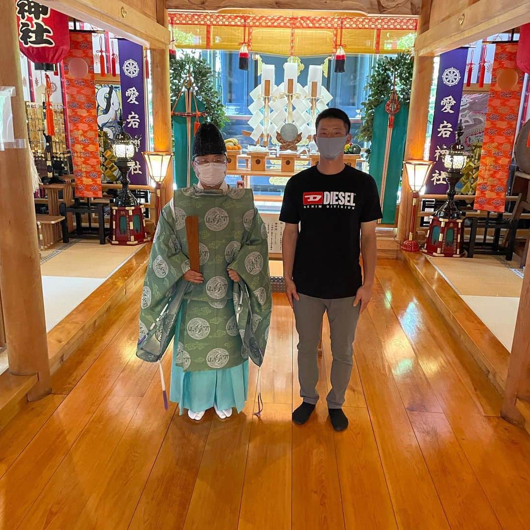 辰己涼介さんのインスタグラム写真 - (辰己涼介Instagram)「本日6月28日に僕のマイヒーロータオルを祀っている愛宕神社に行ってきました。  お祓いもしてもらい気持ち新たに明日からやっていきたいと思います。  是非皆さんも良い景色もあり、自然豊な場所にあるので是非行ってみてはいかがでしょうか。  今後とも応援宜しくお願い致します！  #愛宕神社 #辰己タオル #頑張ろう東北」6月28日 12時52分 - tatsumi1227