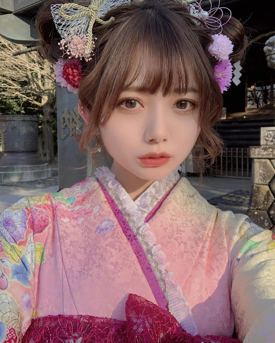 愛瀬ひなさんのインスタグラム写真 - (愛瀬ひなInstagram)「・ ひなも来年20歳だて、、 振袖の写真のせてくね ⸝⸝ ・ ・  #振袖  #振袖ヘア  #ピアス  #軟骨ピアス  #自撮り」6月28日 14時38分 - _hinakanzaki