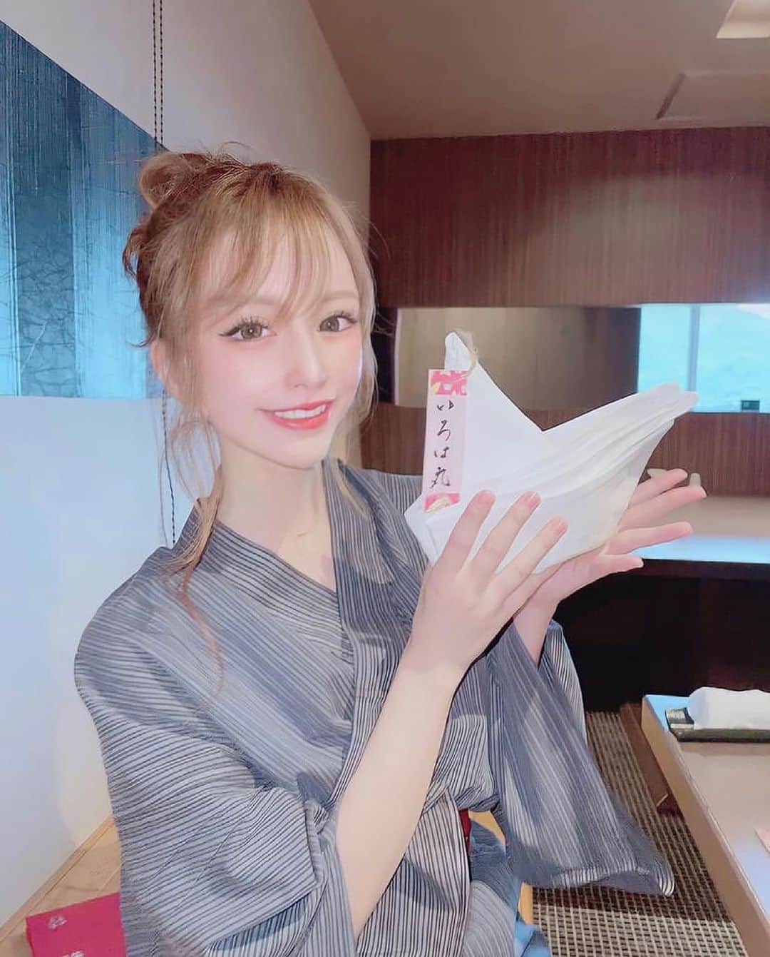 のインスタグラム：「【浴衣美人👘💓】 ㅤㅤㅤㅤㅤ This is Japanese night culture🇯🇵💫 Introducing Japanese famous hostess👗 Plz "follow me" , "like" and "Share" 💋 ㅤㅤㅤㅤㅤ 全国各地の夜の世界🦋で活躍されている、美を極めた名実共にトップクラスの美女をご紹介するアカウント 【💋キャバ図鑑💋】< @cabazukan >です✨ ㅤㅤㅤㅤㅤ ✳︎────────────────✳︎ 今回の図鑑的推しキャスト様は 広島(Tokyo) 流川町(Nagarekawa-cho) の 「 ミュゼルヴァ広島 」在籍の * えりな * ちゃん @erina_0222 です😍✨ ✳︎────────────────✳︎ ⚠️アカウント内の 他のキャスト様もココから< @cabazukan >見てね👗✨⚠️ ㅤㅤㅤㅤㅤ こちら、広島「 @muserva_hiroshima 」さん🕋から、浴衣姿とアップヘアが罪なぐらい可愛いキャスト様💓えりなちゃんの一枚📸✨ ↪︎ @erina_0222  ㅤㅤㅤㅤㅤ 最近、メイクを研究して色んな自分を発見することにハマっているというえりなちゃん💄✨ どんどん可愛くなっていてツラい🥲笑 ↪︎ @erina_0222  ㅤㅤㅤㅤㅤㅤㅤ この夏は海🏖にたくさん行きたいそうですが、お腹がどうやっても痩せないのが悩みだそうで、、🥺 お腹周りに効くトレーニング情報、お待ちしております💋✨ ↪︎ @erina_0222  ㅤㅤㅤㅤㅤ ⚠️アカウント内の 他のキャスト様もココから< @cabazukan >見てね👗✨⚠️ ※インスタ以外の方はコチラ↓ https://www.instagram.com/cabazukan/ ㅤㅤㅤㅤㅤ ◤◢◤◢◤◢◤◢◤◢◤◢◤◢◤◢◤◢◤◢ リポスト希望のキャスト様、 フォロー&タグ付け🏷 < @cabazukan > して頂けると気付きやすいので 宜しくお願い致します！ ◤◢◤◢◤◢◤◢◤◢◤◢◤◢◤◢◤◢◤◢ ──────────────── ©︎produced by @terry0404ht  # ぶっ飛びテリー会長  フォローしてもらえると更新頑張れます🚀 ──────────────── ㅤㅤㅤㅤㅤ ㅤㅤㅤㅤㅤ ㅤㅤㅤㅤㅤ ㅤㅤㅤㅤㅤ 【# キャバ図鑑, # 推し嬢 】 # 指名するならキャバ図鑑  #すっぴん美人 #竹ふえ  #オルチャン  #温泉旅館 #얼짱  #温泉女子 #マリンスポーツ  #湯上がり美人 #広島キャバ嬢  #夏祭り #おるちゃん  #ビキニギャル #へああれんじ  #ロリ巨乳 #浴衣美人  #広島キャバクラ  ㅤㅤㅤㅤㅤ #清楚系女子  #夏コーデ #ヘアアレンジ簡単  #ケツスタグラム  #ぎゃう #メンズヘアスタイル  #インスタグラビア #비키니  #水着ギャル #ビキニ女子  #水着女子 #メンズコーディネート  ㅤㅤㅤㅤㅤㅤㅤㅤㅤㅤ  ──────────────── ©︎produced by @terry0404ht  # ぶっ飛びテリー会長  フォローしてもらえると更新頑張れます🚀 ──────────────── ㅤㅤㅤㅤㅤ ㅤㅤㅤㅤㅤ ㅤㅤㅤㅤㅤ」