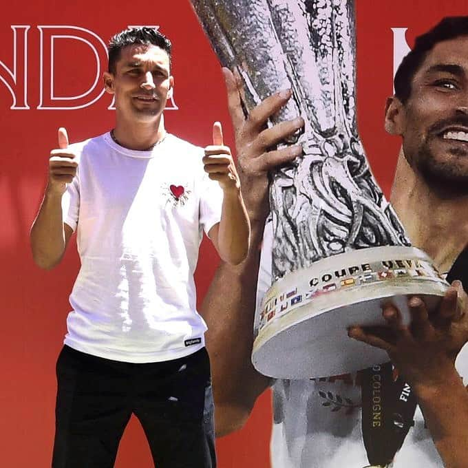 ヘスス・ナバスのインスタグラム：「Honrado, feliz y orgulloso de continuar en el equipo de mi vida.  @sevillafc #VamosMiSevilla」