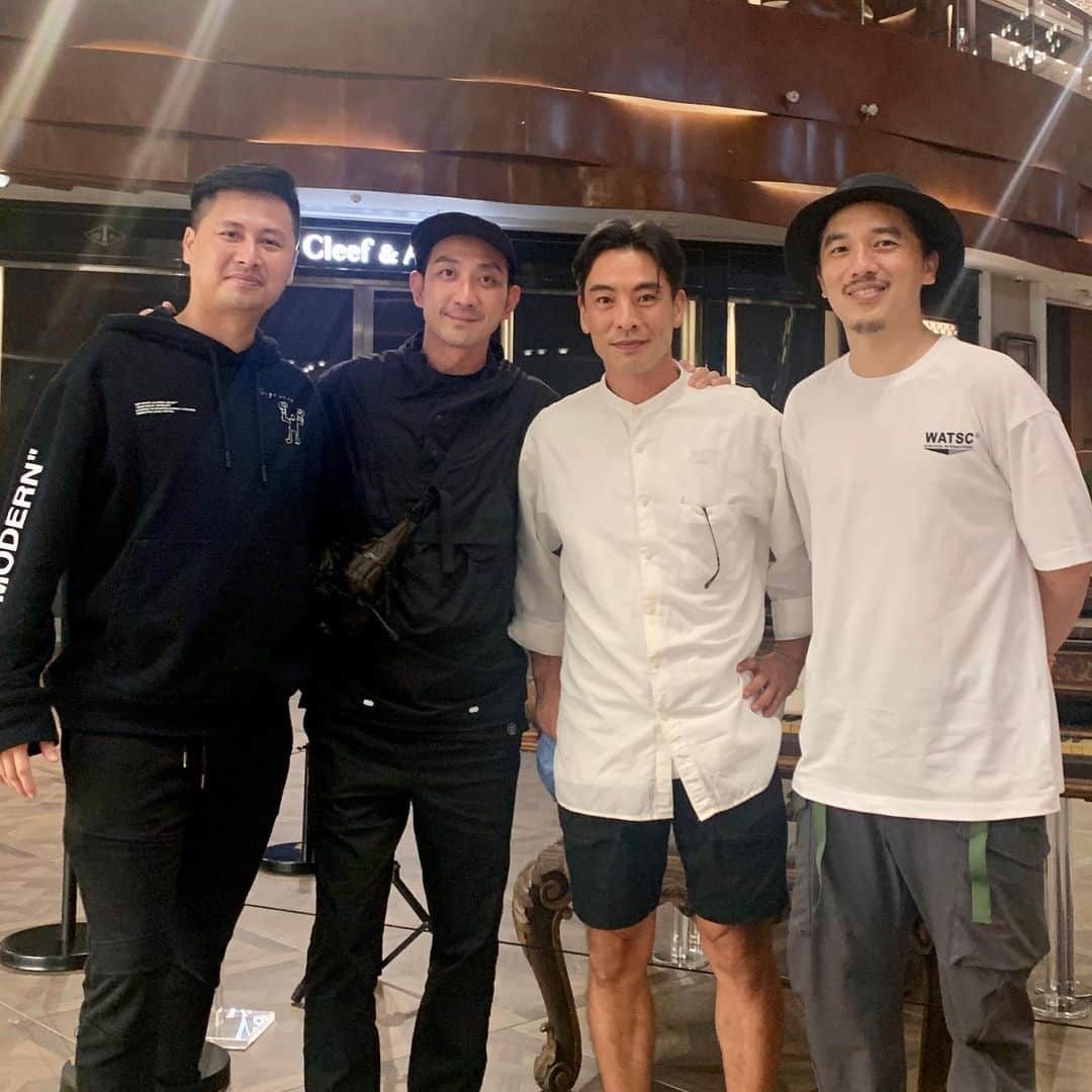 サム・リーのインスタグラム：「大家終於都有空可以吃個晚飯啦 @consxive @frankie_subcrew @swkit」