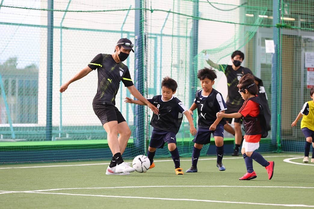 長谷部誠さんのインスタグラム写真 - (長谷部誠Instagram)「*** MAKOTO HASEBE SPORTS CLUB ⚽️ 毎年この時期にクラブ生と一緒にボールを蹴ると、また新シーズン頑張ろうと思えますね！ この4月から東京の吉祥寺と白金でもスタートし、新しい仲間も増え楽しくやっています。 最後の写真はクラブ生から絵のプレゼント☺️ @makoto_hasebe_sports_club17  #fussballschule  #mhsc  #藤枝校 #浜松校 #磐田校 #吉祥寺校 #白金校」6月28日 18時13分 - makoto_hasebe_official