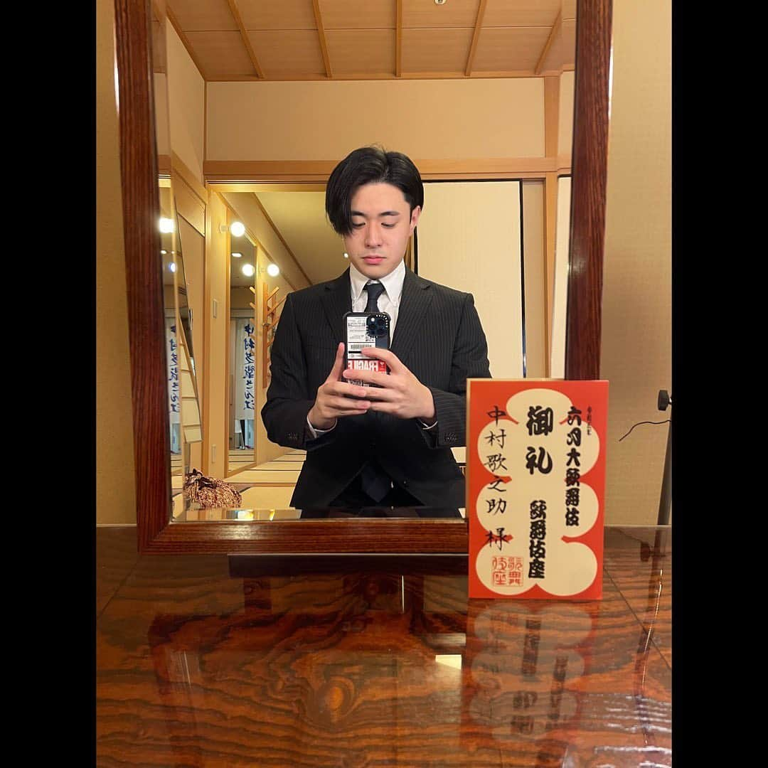 中村歌之助さんのインスタグラム写真 - (中村歌之助Instagram)「無事千穐楽を迎えることができました！ ご来場いただきました皆様ありがとうございました。  久しぶりの歌舞伎座、久しぶりの花道からの出と引っ込みということで、今月も楽しんで毎日舞台を勤めることができました。  来月はお休みですが、八月の南座に向けてお稽古頑張りたいと思います！  #中村歌之助 #歌舞伎役者 #歌舞伎 #歌舞伎座 #六月大歌舞伎 #第一部 #御摂勧進帳 #山城四郎 #山伏 #花道 #千穐楽」6月28日 18時32分 - utanosuke.official