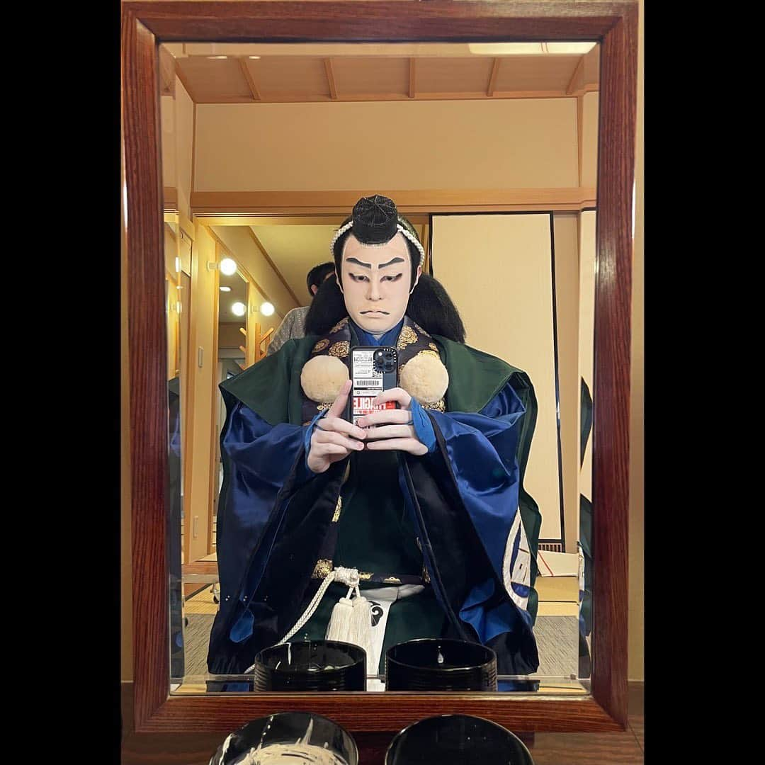 中村歌之助さんのインスタグラム写真 - (中村歌之助Instagram)「無事千穐楽を迎えることができました！ ご来場いただきました皆様ありがとうございました。  久しぶりの歌舞伎座、久しぶりの花道からの出と引っ込みということで、今月も楽しんで毎日舞台を勤めることができました。  来月はお休みですが、八月の南座に向けてお稽古頑張りたいと思います！  #中村歌之助 #歌舞伎役者 #歌舞伎 #歌舞伎座 #六月大歌舞伎 #第一部 #御摂勧進帳 #山城四郎 #山伏 #花道 #千穐楽」6月28日 18時32分 - utanosuke.official