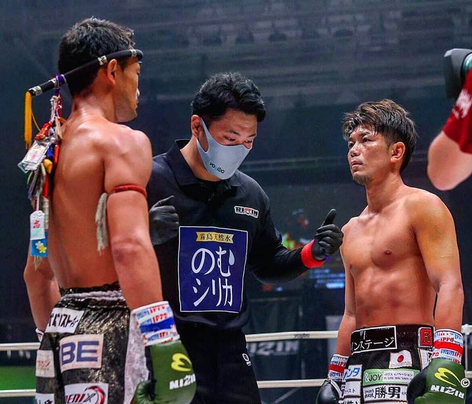 梅野源治のインスタグラム：「ゴチャゴチャ言わずに一言 漢同志で白黒つけよう @1_kouzi #尊敬　#RIZIN」