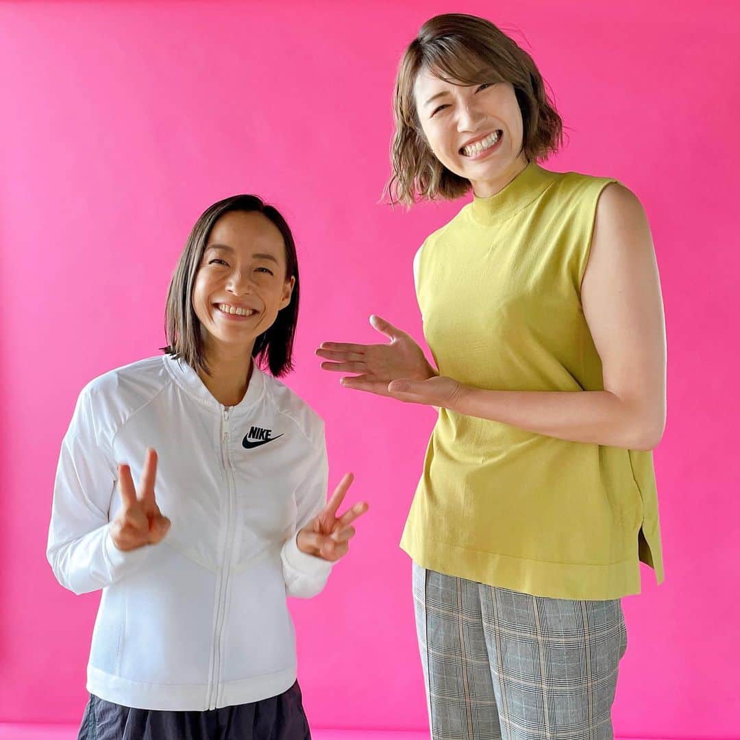のインスタグラム：「・ 今日はトランポリン元日本代表🇯🇵廣田遥さんとご一緒させていただきました😊✨ ・ 廣田さんの可愛すぎる笑顔にお仕事中ずーっと癒されていました☺️💕 ありがとうございました💕 初対面で申し訳ないのですが、bizファミリーということで鼻タグ付けさせていただきます😂🙏 ・ それにしても身長差が…スゴイ！！！笑 ・ #トランポリン #廣田遥 さん #sportsbiz」