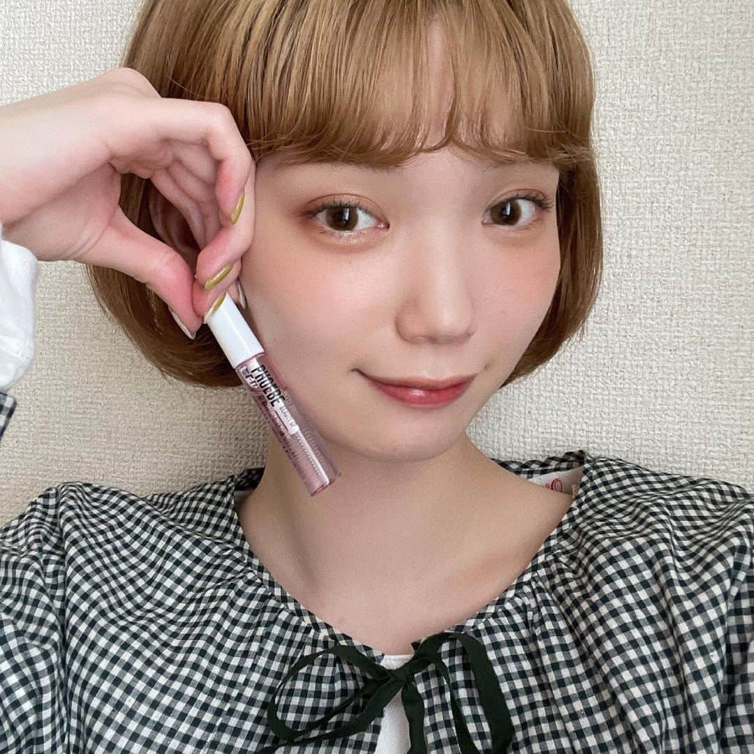 村濱遥さんのインスタグラム写真 - (村濱遥Instagram)「まつ毛が絶望的に薄くて短い むらはまのマツ育事情 ☁️  最近よく使っている @phoebe_beautyup のまつ毛美容液！  お肌に優しいものがよくて これにしました☻  マスカラも塗れないってほど 全く無かった下まつ毛も 最近塗れるようになって小さな幸せ。笑  これからも続けてみようと思う！ #phoebebeautyup #フィービービューティーアップ #まつげ美容液 #ロフト #プラザ #ドンキ でも売ってる！（一部店舗を除く） #pr」6月28日 20時33分 - _mura_hama