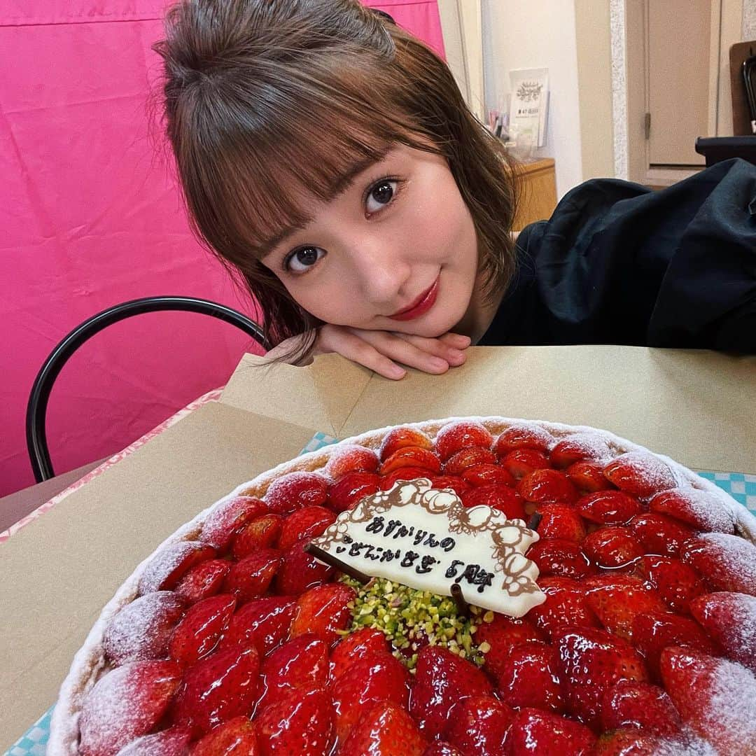 荻野可鈴さんのインスタグラム写真 - (荻野可鈴Instagram)「、 あすかりんが５周年を迎えました🎂 #いつも見てくれてるみんなありがとう #ケーキありがとうございました #記念日も全然涙ありじゃなくて #いつも通り笑いすぎて疲れた #あすかりんはいつまでも続けていきたい番組 #なのでこれからもよろしくお願いします #って言う投稿を下書きに入れたままずっと忘れてました」6月28日 20時32分 - karin_ogino