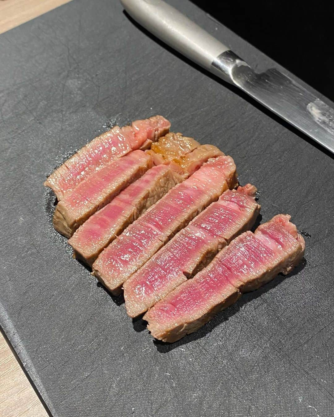 潘佳伊さんのインスタグラム写真 - (潘佳伊Instagram)「お肉美味しすぎた、、🥩🥺 勝手に牛ポーズ考えてみた🤣 牛の漢字をそのまま表してます🐮  #牛ポーズ #牛gyu #船橋グルメ #船橋焼肉 #船橋 #完全個室 #焼肉 #肉料理 #ユッケ」6月28日 20時47分 - hankaichan