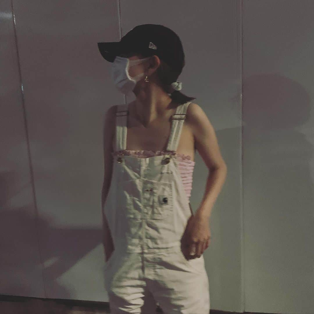 emmaさんのインスタグラム写真 - (emmaInstagram)「🍨  tops : @thevirgins  bottoms : @carharttwip_jp  shoes : @therow」6月28日 21時48分 - okss2121