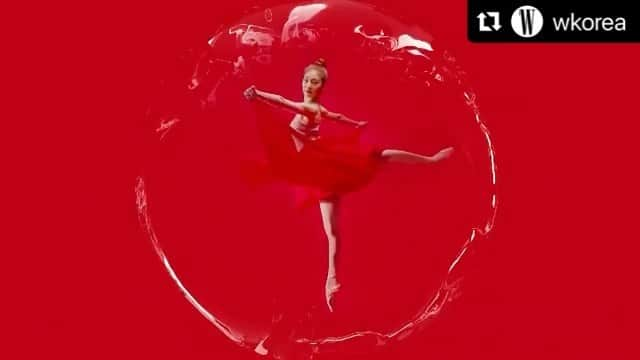 ワン・ジウォンのインスタグラム：「#Repost @wkorea with @make_repost ・・・ #광고 끊임없는 움직임을 통해 건강한 바디를 만들 수 있는 것처럼, 피부의 동안 에너지를 깨우는 힘은 무엇일까요? 시세이도와 배우 겸 발레리나 왕지원(@jinams2w_1112)이 함께한 영상에서 그 비밀을 공개합니다.   +25% 피부 혈행* 개선으로 피부 활력 에너지를 끌어올려 건강하고 빛나는 피부를 만들어주는 NEW 얼티뮨 파워 세럼을 만나보세요!   #시세이도 #얼티뮨 #얼티뮨파워세럼 #power_is_you #피부나이는_움직이는거야  *2020.07.13-2020.09.21, 35-65세 여성 90명 대상, Validated Claim Support, LLC」