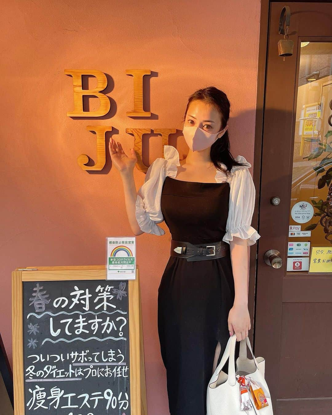 本多胡桃さんのインスタグラム写真 - (本多胡桃Instagram)「・ 癒しの時間🌿🤍  今月も @biju_tokyo さんで オーダーメイドスリミングコースで 浮腫を完全オフすっきりボディメイクしてもらってきました🥰  ほぐれた体がで温泉入ったら さらにすっきりして効果が倍増したような気分🥺💕✨  毎月ラジオ波とキャビテーション、 リンパマッサージにカッピングとフルオーダーでお願いしてます🤍  お家で毎晩マッサージするのも大切だけど たまにするスペシャルケアは モチベも上がって大好き🥰❤️  #熊本#竹ふえ#旅行#温泉#白川温泉#阿蘇#黒川温泉#秘境#BIJUエステ#新宿#ダイエット#キャビテーション#痩身エステ#浴衣#ことたび」6月28日 22時39分 - kotohonda