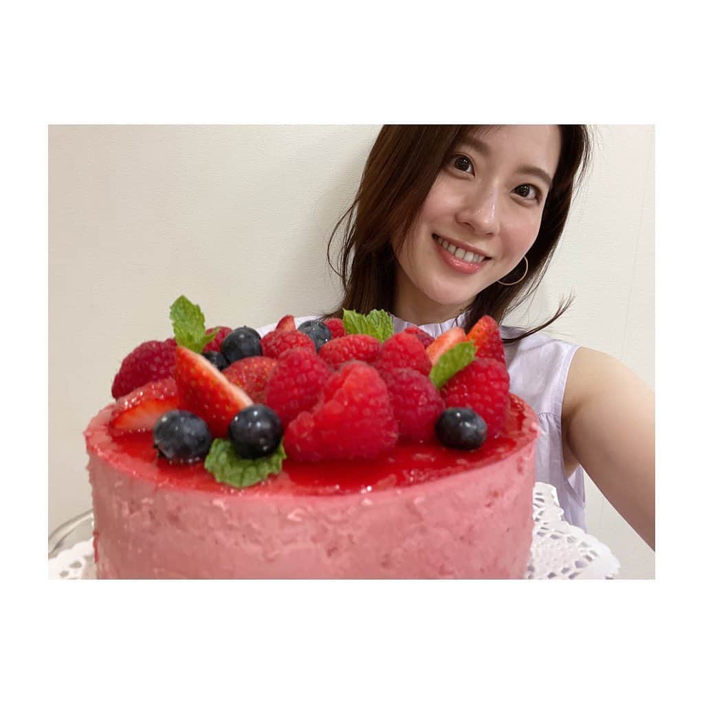 郡司恭子さんのインスタグラム写真 - (郡司恭子Instagram)「* 先日、誕生日を迎えました🌿  コメント・DMくださった皆さん ひとつひとつ読ませて頂きました😌✨ ありがとうございます。 今後ともよろしくお願いします⛳️  #母作 #手作りケーキ #ピンクのケーキ  #美味しかったです😋」6月28日 22時51分 - kyoko_gunji