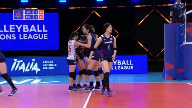 井上琴絵のインスタグラム：「🎥... . 🌟🌟🌟🌟🌟🌟🌟 vs ポーランド🇵🇱 . . @volleyballworld @volleyballnationsleague #VNL#VolleyballNationsLeague #Italy#Rimini#Volleyball#teamJAPAN#8thJune  Reposted from @volleyballnationsleague Good things come to those who prevail! Japan 🇯🇵 found their way back in against Poland 🇵🇱 and it paid off big time!  📺 Watch the 2021 #VNL on #Volleyball TV ➡️ LINK IN BIO.   📰 Latest updates ➡ volleyballworld.com  📱 Download the Volleyball World App: 📲 & 🤖.  🏐 #BePartOfTheGame」