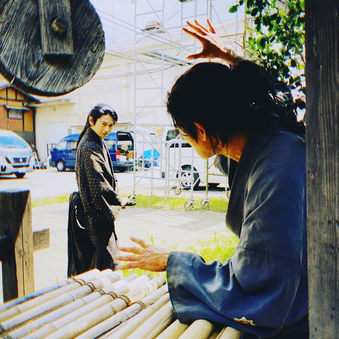 永山瑛太さんのインスタグラム写真 - (永山瑛太Instagram)「土方歳三さん！  なかなか強いぜよ！  #向井理　様様！！」6月29日 10時56分 - nagayama.eita