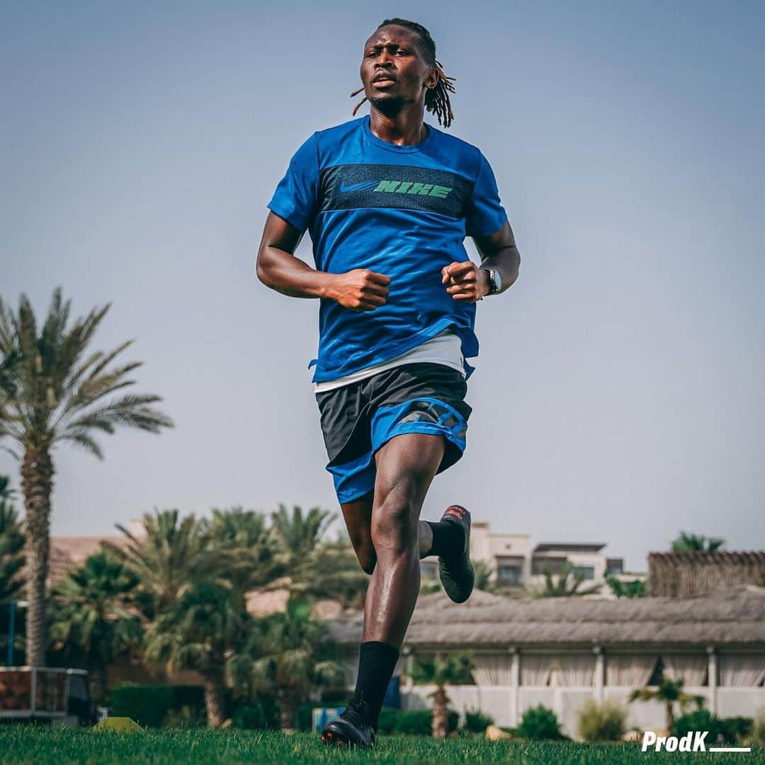 マプ・ヤンガ＝ムビワのインスタグラム：「💪🏾⚽️🛠⏳ Training session avec @chris_elitedxb !   📸 : @prodk____  #training #football #dubai」