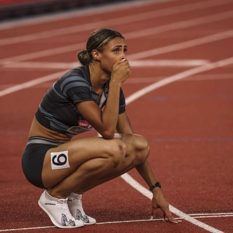 シドニー・マクローリンのインスタグラム：「The face of a woman who is in awe of God 🙏🏽 51.90   I could feel this meet was going to be something special... but MAN. Weeks like these are some of the hardest in a track athletes life. The mental strain of preparing for the rounds in order to solidify your spot is heavy enough. But the amount of weight the Lord took off my shoulders, is the reason I could run so freely yesterday. My faith was being tested all week. From bad practices, to 3 false start delays, to a meet delay. I just kept hearing God say, “Just focus on me”. It was the best race plan I could have ever assembled. I no longer run for self recognition, but to reflect His perfect will that is already set in stone. I don’t deserve anything. But by grace, through faith, Jesus has given me everything. Records come and go. The glory of God is eternal. Thank you Father. 🤍   Congrats to everyone who made the team, as well as my awesome competitors!! Let’s go represent the USA 🇺🇸 the best way we know how!」