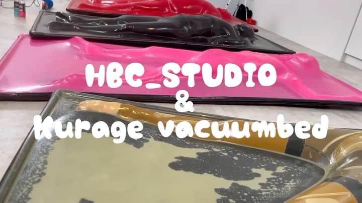 北見えりのインスタグラム：「HBC_STUDIO×Vacuum Beds!! Vacuumbed @kurage_latex_art  HBC_STUDIO @hbc_photo_studio  #rubber #latex #rubbervacuumbondage #vacuumbed #vacuumbedtorture #kuragelatex #erikitami」