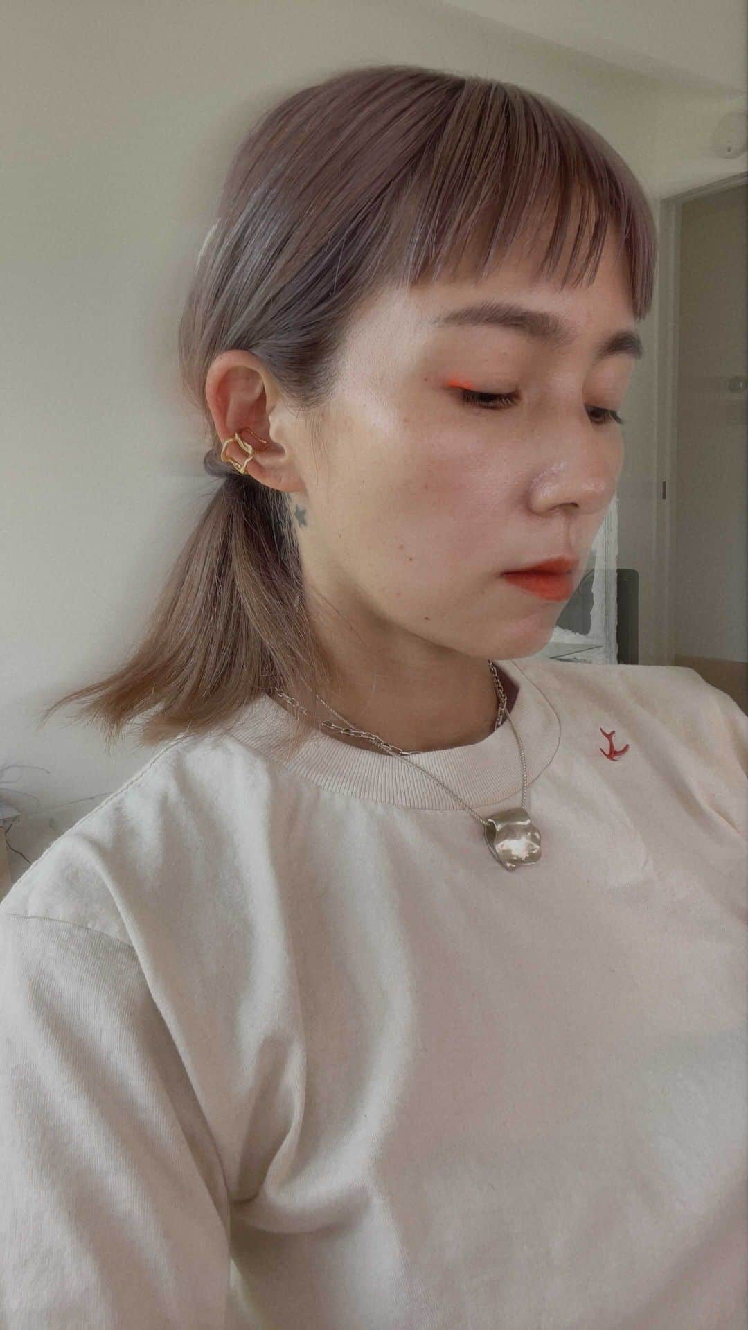 三苫愛のインスタグラム：「@pluiehair @pluietokyo OLVDヘアバームを使ったアレンジです。 前髪には特に欠かせない。 #mitomamakeup」