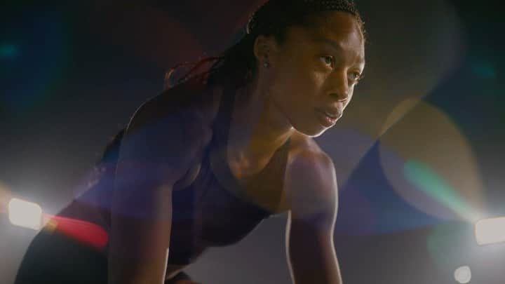 アリソン・フェリックスのインスタグラム：「Here’s one of the ways I get right for race day! • I collaborated with some of my favorite Peloton instructors @jsimsfirt, @selenasamuela and @kristinmcgee to create an exclusive training program featuring outdoor running, strength training, meditation and more. Go check it out!!」
