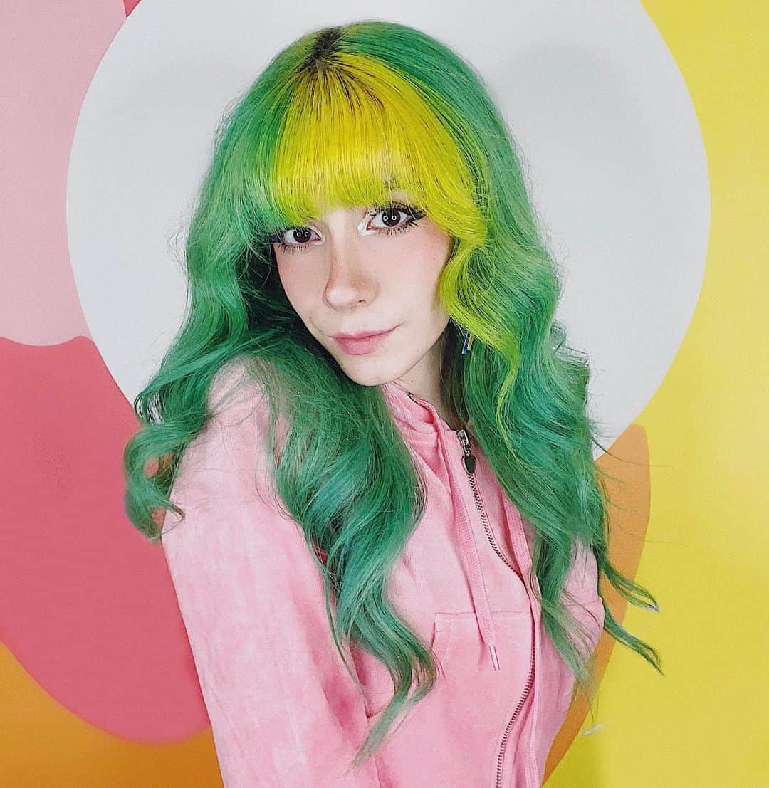 ミランダ・イバネスのインスタグラム：「Ultima foto de estas y ya ggg 💚」