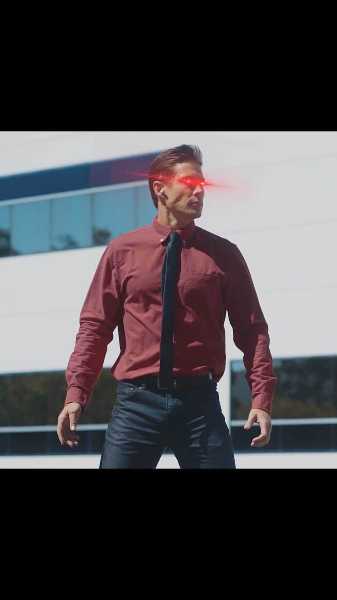 Chadd Smithのインスタグラム：「Posted a snippet of this awhile back but figured I’d post the whole thing on here. Any of my vfx people wanna work there magic on this?? Lemme know… #robotdance #animationdance #bopping #kraftwerk」