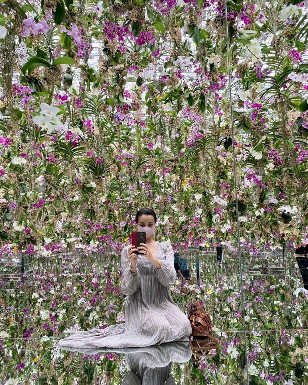 PINKYさんのインスタグラム写真 - (PINKYInstagram)「New @teamlab.planets 💐✨  #チームラボプラネッツ の新しいエリア 　 本物の蘭や美しい植物と自分が同化するFlower gardenと、小宇宙の苔庭💐🪐🌿✨  素晴らしかった❣️👏😍✨  ・・・  #love #happy #family #mamalife #teamlabplanets」6月29日 19時50分 - shanti_pinky_shanti