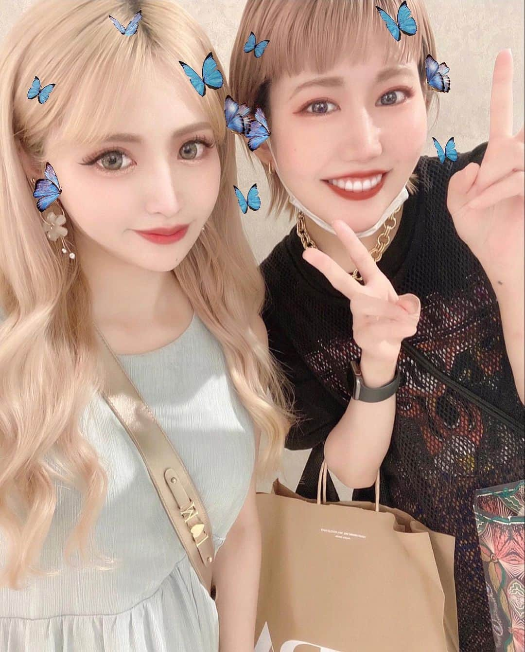 MISA（愛知のキャバ嬢）さんのインスタグラム写真 - (MISA（愛知のキャバ嬢）Instagram)「昨日のコツ🦴💕 来年もお祝いしあお👩‍❤️‍💋‍👩 . #錦 #キャバクラ #シャンパン #キャバ嬢 #ソウメイジャパン #アルマンド #ヘアアレンジ #ドレスアップ #ヘアセット #かわいい #歌舞伎 #北新地 #メゾンドボーテ #ドレス #ビジョビ #水商売 #カラコン #韓国 #メイク #美容」6月29日 19時53分 - micchance23