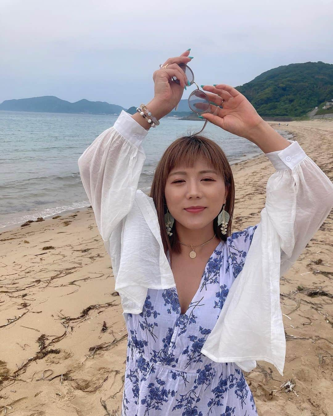 海江田麻貴さんのインスタグラム写真 - (海江田麻貴Instagram)「ㅤㅤㅤㅤㅤ  ㅤㅤㅤㅤㅤ Malibu girl〜♪ 昨日の久しぶりのリール投稿見てくれましたか〜🏝  ㅤㅤㅤㅤㅤ  ㅤㅤㅤㅤㅤ  ㅤㅤㅤㅤㅤ  ㅤㅤㅤㅤㅤ  #糸島 #itoshima #糸島観光 #福岡 #fukuoka #beach #beachlife #beachgirl #ビーチ #砂浜 #海 #sea #japanesegirl #日本女孩 #小麦肌 #tannedskin #サングラス #サングラス女子 #ハイトーンカラー #南国育ち #南国 #おでかけスポット #おでかけ #夏ワンピ #海コーデ #おてんば #元気玉届け #リール #リール動画 #malibu」6月29日 19時54分 - _makiii0924_