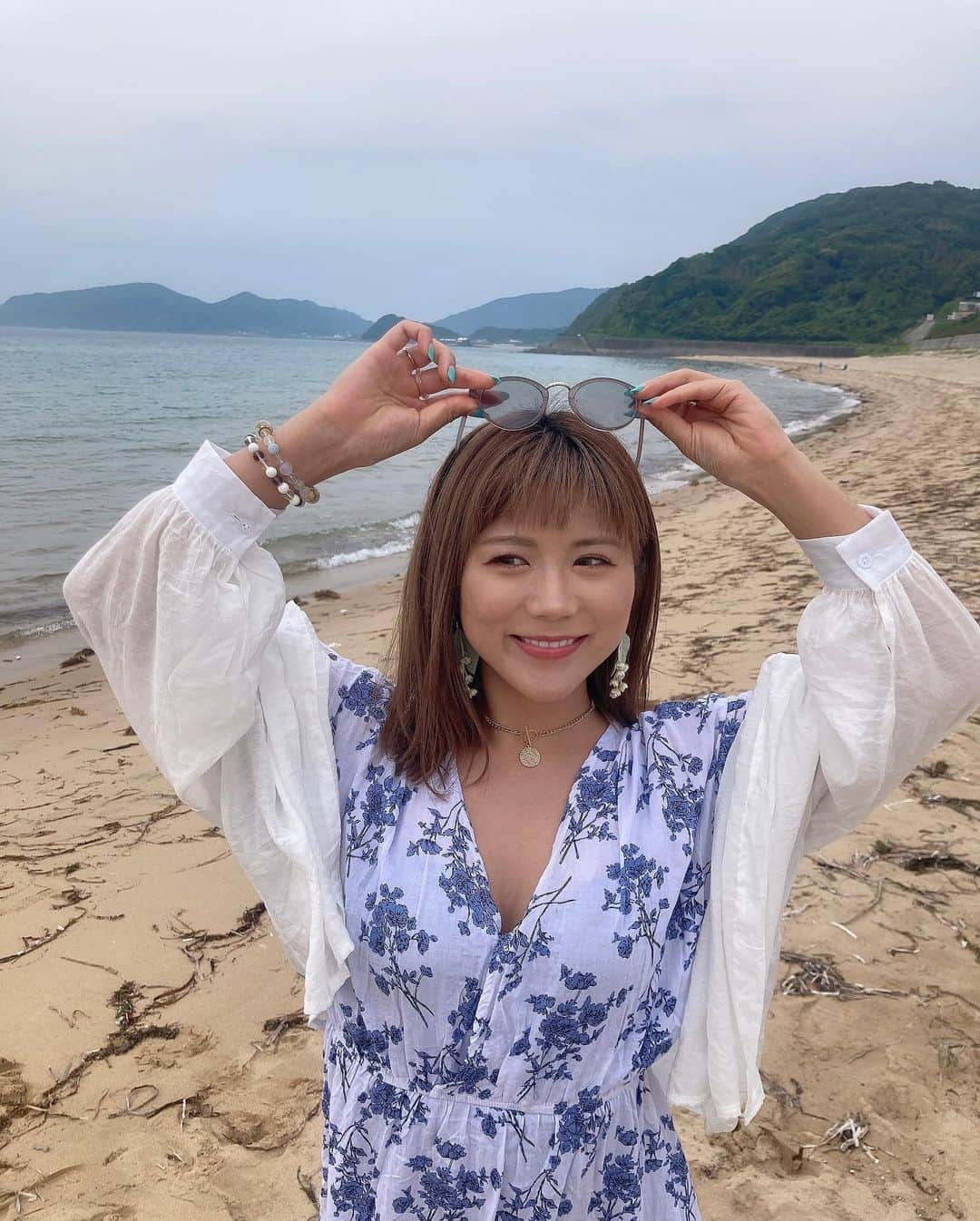 海江田麻貴さんのインスタグラム写真 - (海江田麻貴Instagram)「ㅤㅤㅤㅤㅤ  ㅤㅤㅤㅤㅤ Malibu girl〜♪ 昨日の久しぶりのリール投稿見てくれましたか〜🏝  ㅤㅤㅤㅤㅤ  ㅤㅤㅤㅤㅤ  ㅤㅤㅤㅤㅤ  ㅤㅤㅤㅤㅤ  #糸島 #itoshima #糸島観光 #福岡 #fukuoka #beach #beachlife #beachgirl #ビーチ #砂浜 #海 #sea #japanesegirl #日本女孩 #小麦肌 #tannedskin #サングラス #サングラス女子 #ハイトーンカラー #南国育ち #南国 #おでかけスポット #おでかけ #夏ワンピ #海コーデ #おてんば #元気玉届け #リール #リール動画 #malibu」6月29日 19時54分 - _makiii0924_