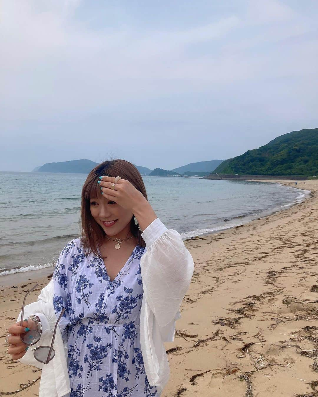 海江田麻貴さんのインスタグラム写真 - (海江田麻貴Instagram)「ㅤㅤㅤㅤㅤ  ㅤㅤㅤㅤㅤ Malibu girl〜♪ 昨日の久しぶりのリール投稿見てくれましたか〜🏝  ㅤㅤㅤㅤㅤ  ㅤㅤㅤㅤㅤ  ㅤㅤㅤㅤㅤ  ㅤㅤㅤㅤㅤ  #糸島 #itoshima #糸島観光 #福岡 #fukuoka #beach #beachlife #beachgirl #ビーチ #砂浜 #海 #sea #japanesegirl #日本女孩 #小麦肌 #tannedskin #サングラス #サングラス女子 #ハイトーンカラー #南国育ち #南国 #おでかけスポット #おでかけ #夏ワンピ #海コーデ #おてんば #元気玉届け #リール #リール動画 #malibu」6月29日 19時54分 - _makiii0924_