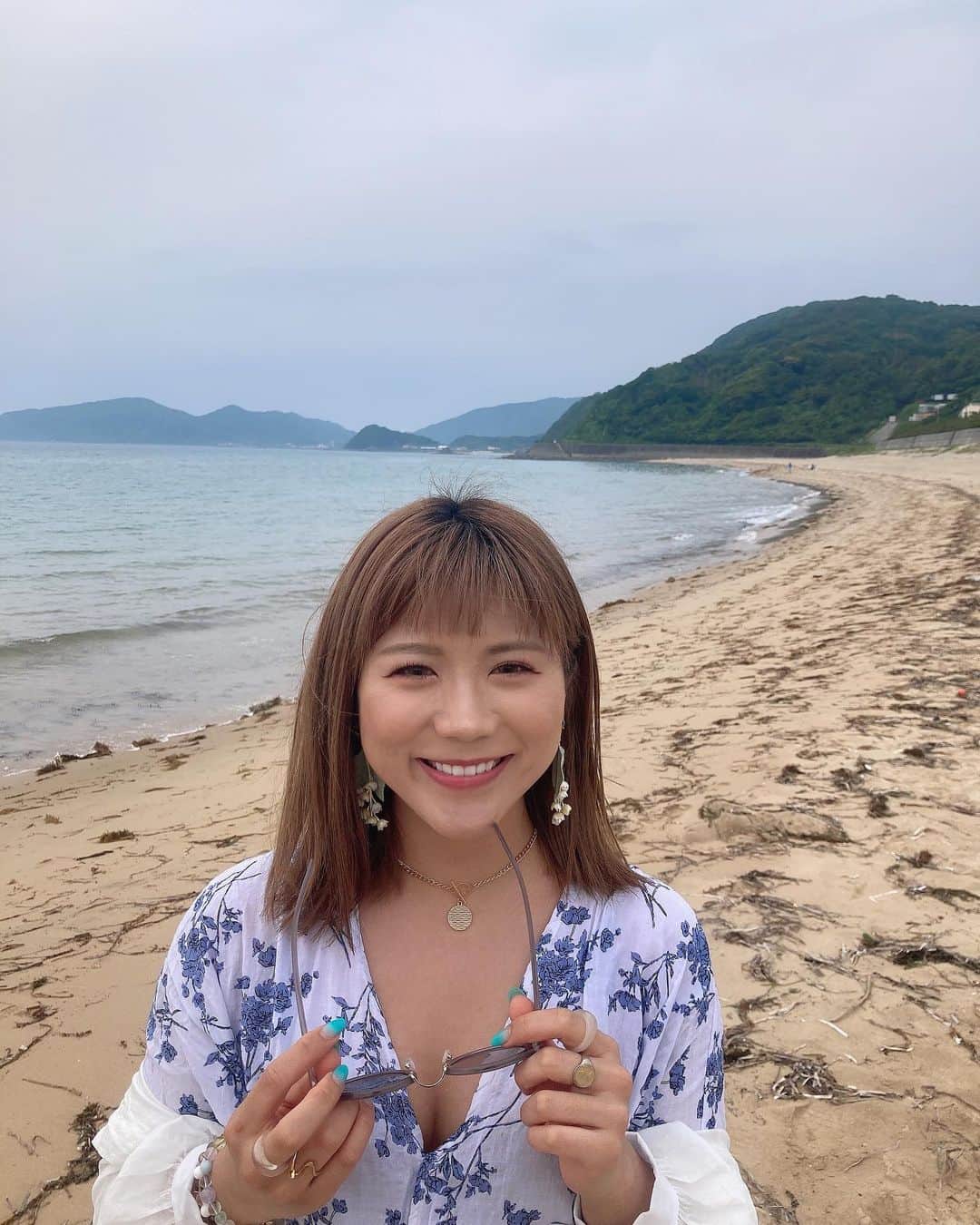 海江田麻貴さんのインスタグラム写真 - (海江田麻貴Instagram)「ㅤㅤㅤㅤㅤ  ㅤㅤㅤㅤㅤ Malibu girl〜♪ 昨日の久しぶりのリール投稿見てくれましたか〜🏝  ㅤㅤㅤㅤㅤ  ㅤㅤㅤㅤㅤ  ㅤㅤㅤㅤㅤ  ㅤㅤㅤㅤㅤ  #糸島 #itoshima #糸島観光 #福岡 #fukuoka #beach #beachlife #beachgirl #ビーチ #砂浜 #海 #sea #japanesegirl #日本女孩 #小麦肌 #tannedskin #サングラス #サングラス女子 #ハイトーンカラー #南国育ち #南国 #おでかけスポット #おでかけ #夏ワンピ #海コーデ #おてんば #元気玉届け #リール #リール動画 #malibu」6月29日 19時54分 - _makiii0924_