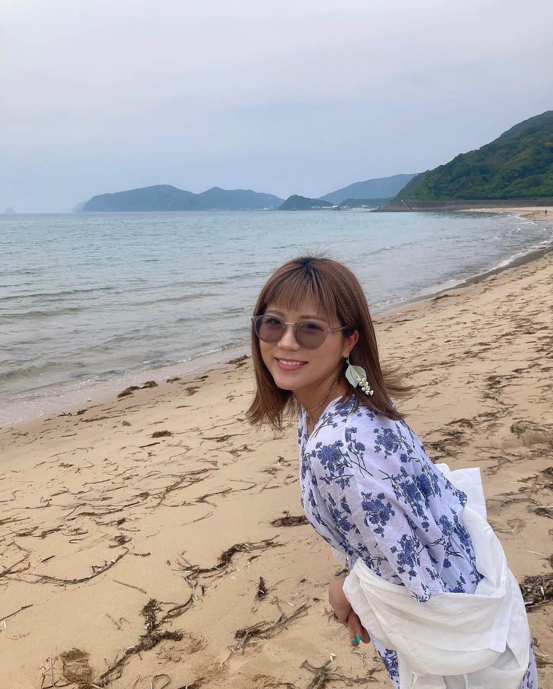 海江田麻貴さんのインスタグラム写真 - (海江田麻貴Instagram)「ㅤㅤㅤㅤㅤ  ㅤㅤㅤㅤㅤ Malibu girl〜♪ 昨日の久しぶりのリール投稿見てくれましたか〜🏝  ㅤㅤㅤㅤㅤ  ㅤㅤㅤㅤㅤ  ㅤㅤㅤㅤㅤ  ㅤㅤㅤㅤㅤ  #糸島 #itoshima #糸島観光 #福岡 #fukuoka #beach #beachlife #beachgirl #ビーチ #砂浜 #海 #sea #japanesegirl #日本女孩 #小麦肌 #tannedskin #サングラス #サングラス女子 #ハイトーンカラー #南国育ち #南国 #おでかけスポット #おでかけ #夏ワンピ #海コーデ #おてんば #元気玉届け #リール #リール動画 #malibu」6月29日 19時54分 - _makiii0924_