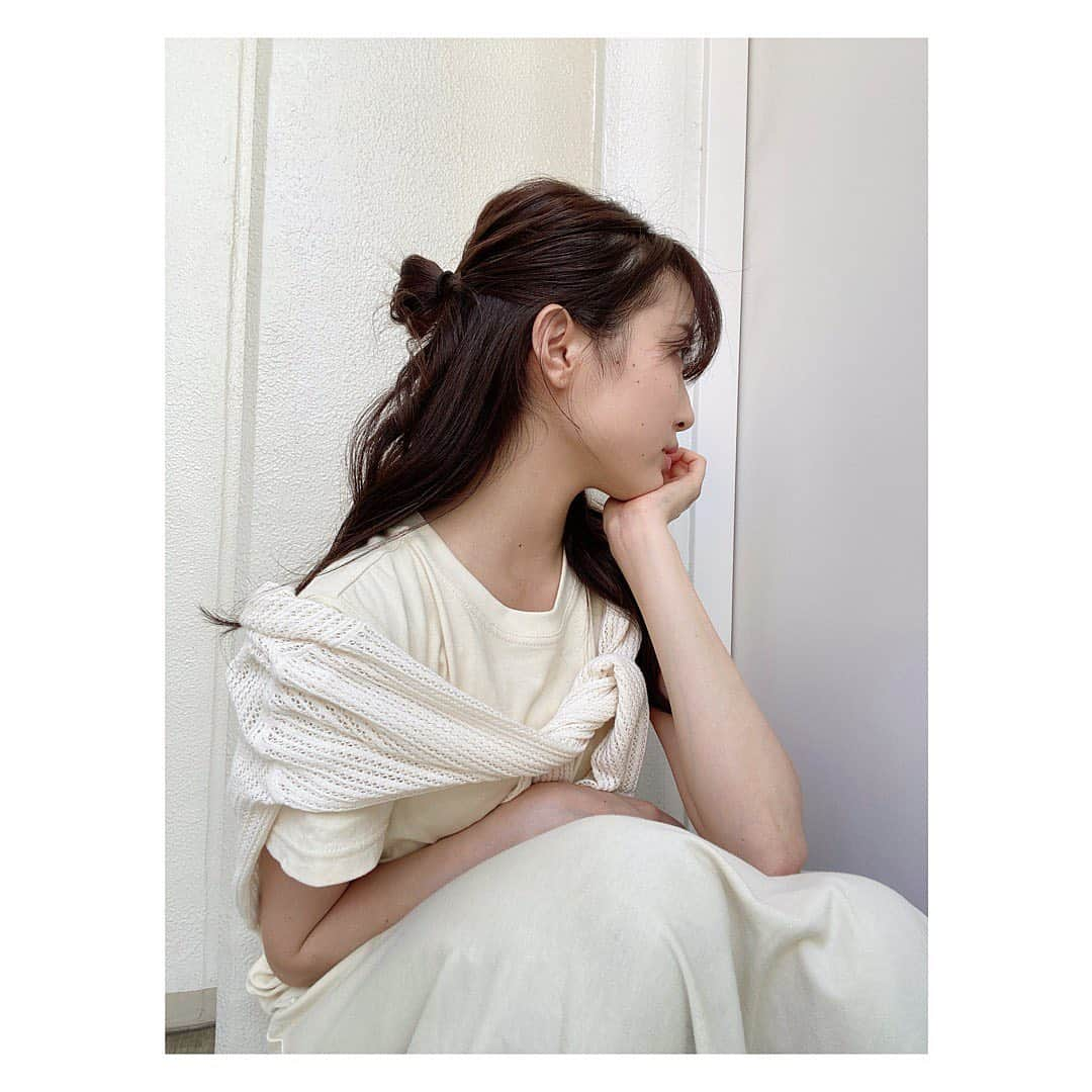 中野優香さんのインスタグラム写真 - (中野優香Instagram)「ハーフアップお団子🍡  #ヘアアレンジ#ヘアメイク#お団子ヘア#ロングヘア#ハーフアップ#ハーフアップお団子#hairmake#ユニクロ#ユニクロコーデ#ベージュカラー#ベージュコーデ#フレアワンピース#淡色女子#淡色コーデ」6月29日 20時02分 - yuuka._.nakano