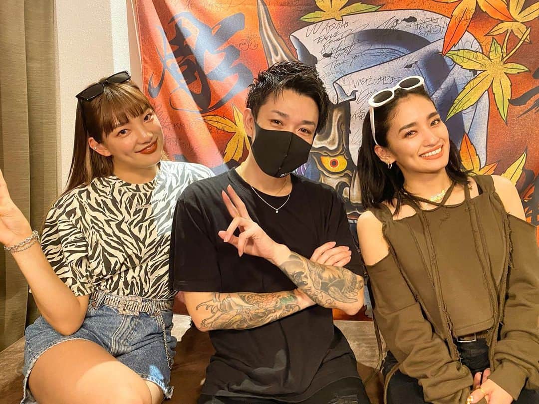 彫師美漸のインスタグラム：「YouTube「アンエンユリ」👼 @yurinoxx & @annababychan__  ・ タトゥー紹介✨CheckCheck👌 ・ #アンエンユリ #刺青 #彫師 #美漸 #彫師美漸 #海老名 #中目黒 #タトゥー #東京タトゥー #tokyo #tattoo #art #fashion #bizenart #bizen #문신　#Bizentattoo  #tattooer #tattooist #tattooartist #tattooart #tattooshop #japanesetattoo」