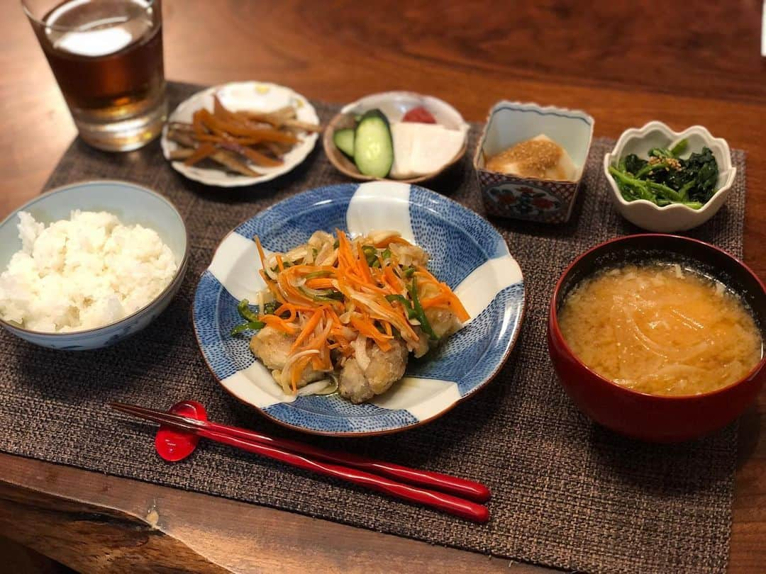 月央和沙さんのインスタグラム写真 - (月央和沙Instagram)「うちの晩ごはん🍚✨ . #鶏もも肉の南蛮漬け #ほうれん草の胡麻和え #胡麻豆腐 #大根のお味噌汁卵入り #納豆 #お漬物」6月29日 20時10分 - kazusa_tsukio