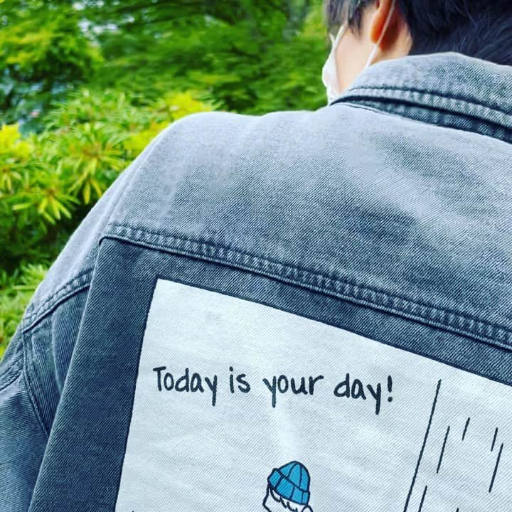 土井ケイトのインスタグラム：「#todayisyourday #lostinwoods 周りにあるのはアカボシシャクナゲという木ですよ #強羅公園 #植物園 #箱根 #ゆるり旅 #THISIS ジャケット #hakone_enjoy #箱根 #ゆるり旅 #旅 #旅スタグラム #hakone #tripgram」