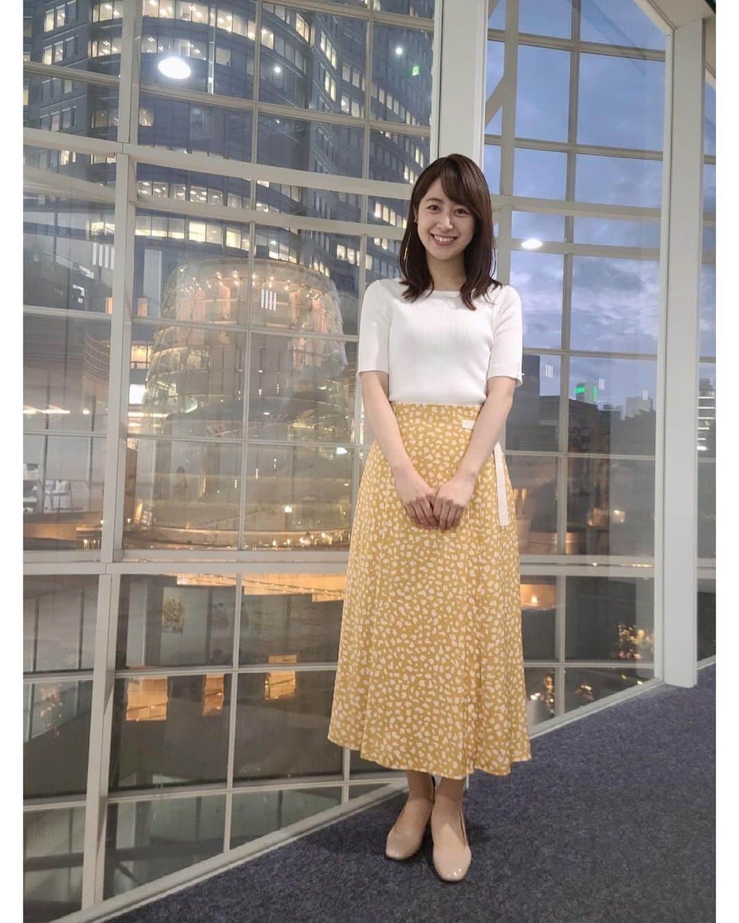 林美沙希さんのインスタグラム写真 - (林美沙希Instagram)「. こういう着心地良いワンピース とても好きです。 柄物のスカートも使いやすいですよね。  #jチャン #林美沙希 #衣装 #beige #grosse #lounie #diana #ワンピース#スカート」6月29日 12時47分 - misaki0hayashi