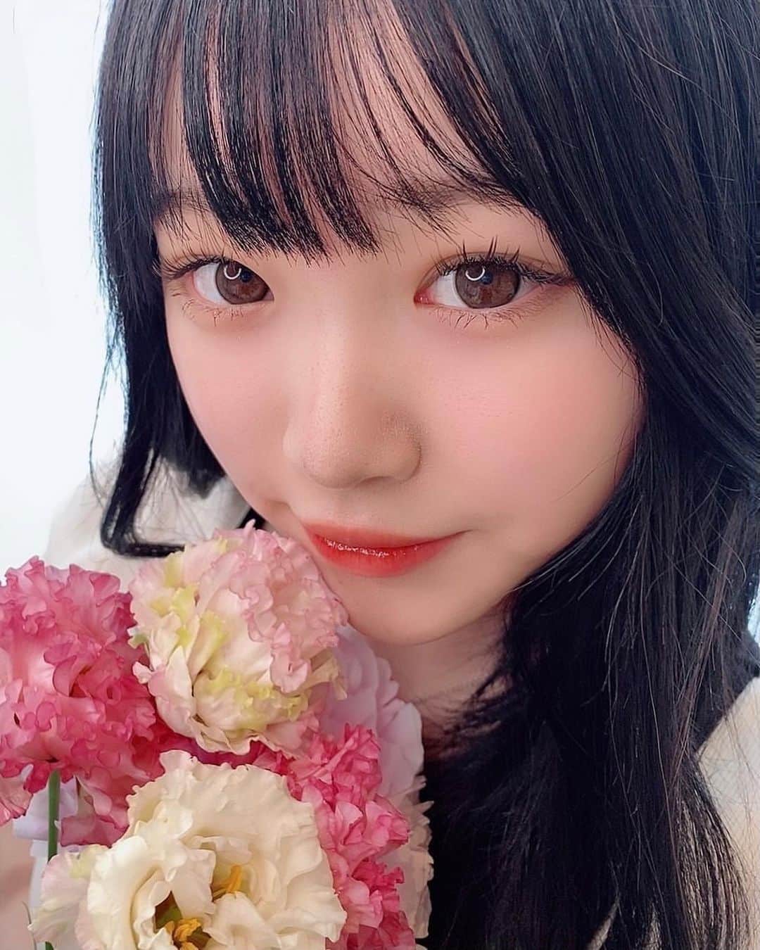平野夢来（ゆぴぴ）のインスタグラム：「美容dayでした❕💖 ・ お久しぶりにまつげくるんとして頂いたのでメイクが楽しみ＾＾ ・ 髪の毛は毎回お世話になってる佐伯さん＾＾ 今回も暗めにして頂きました❕ サラサラで嬉しい~＾＾ #美容 #まつげ　＃マツエク　#カラー　#エクステ」
