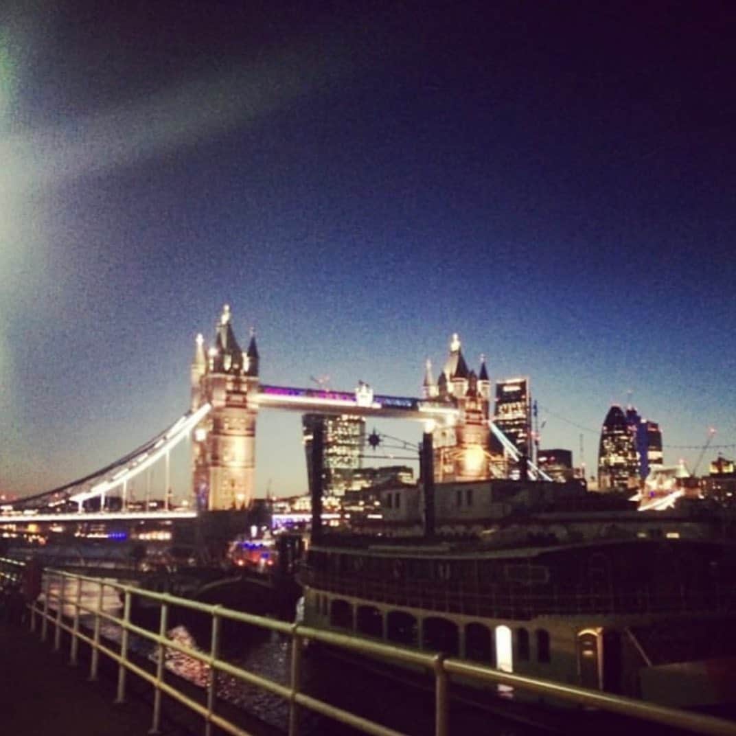 知英さんのインスタグラム写真 - (知英Instagram)「Wanna go back to London i miss everything  🇬🇧🏡🍒 #throwback#2015」6月29日 14時15分 - kkangjji_