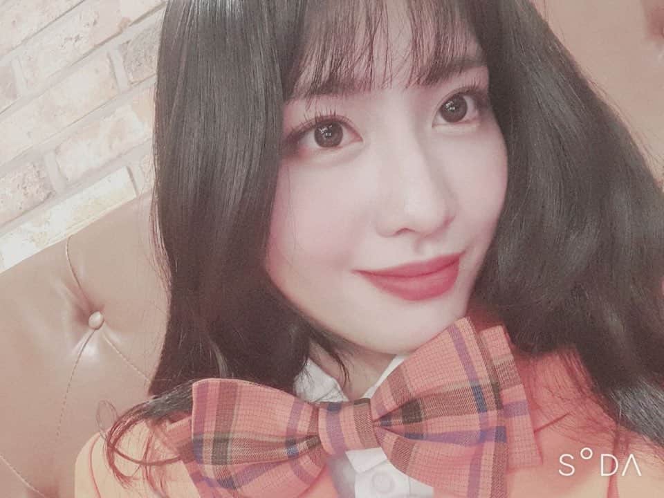 モモのインスタグラム：「pretty girl 🎀  -  #MOMO #트와이스 #모모 #平井もも #もも #TWICE」
