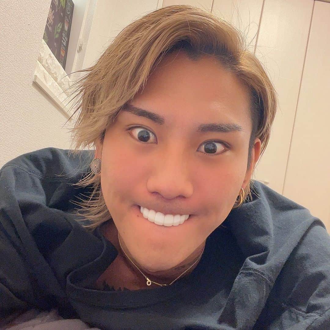 KOHEYのインスタグラム：「歯白なたお🦷 #五十嵐歯科クリニック」