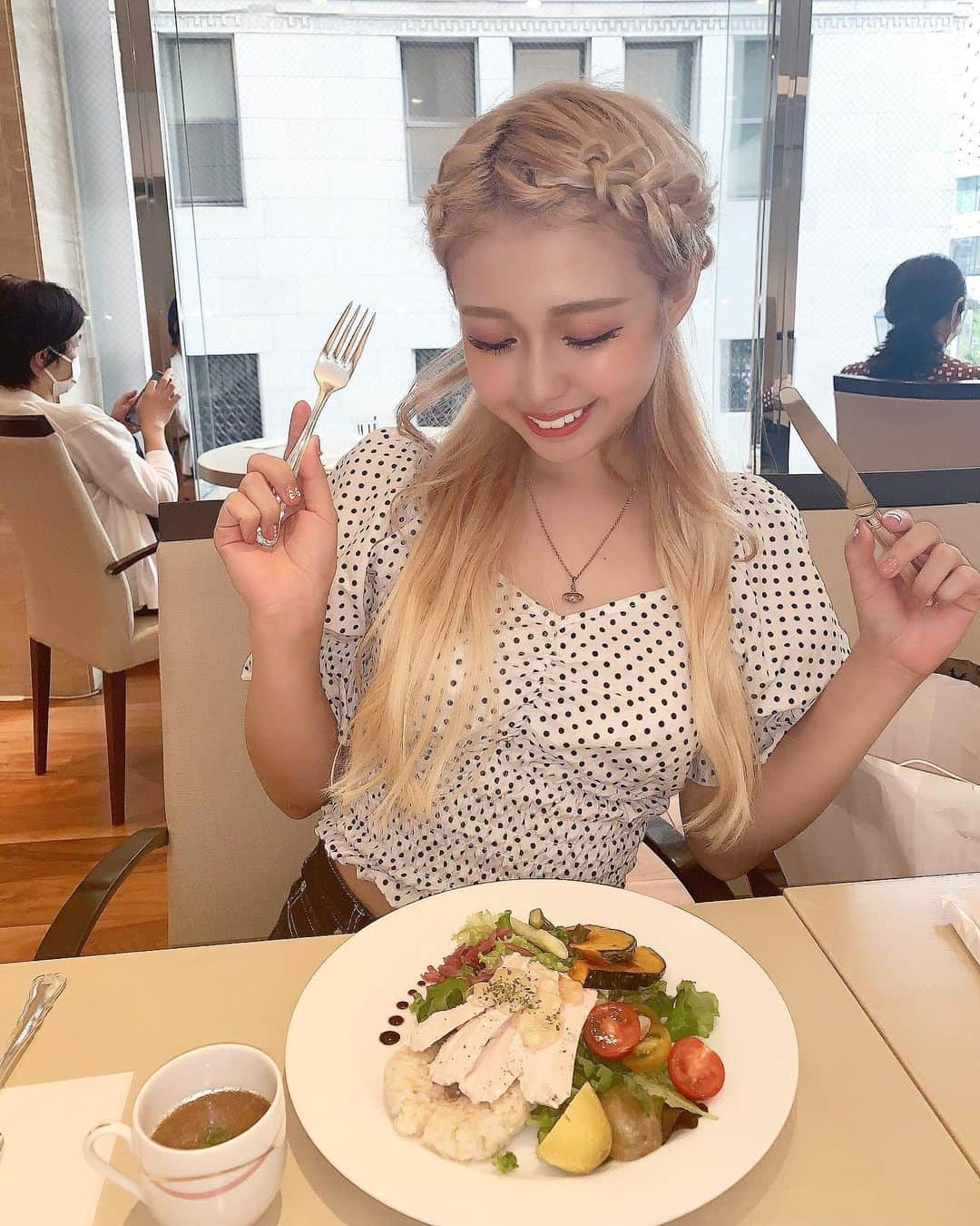 雨宮由乙花さんのインスタグラム写真 - (雨宮由乙花Instagram)「(^🐽^)🍽  昨日食べすぎたから 玄米とささみと🌱のご飯❤️‍🔥  おいしかったあああ💗💗  ちなみに髪の毛 じぶんでやった🐒⇐上手いって言って欲しいw  結婚式の投稿  明日しまあああす💍(タブン💗)  #銀座 #eggモデル #うさギャル #カフェ #ダイエットカフェ #ダイエット #白ギャル #miiasnap」6月29日 17時13分 - _pinkbunnygirl_