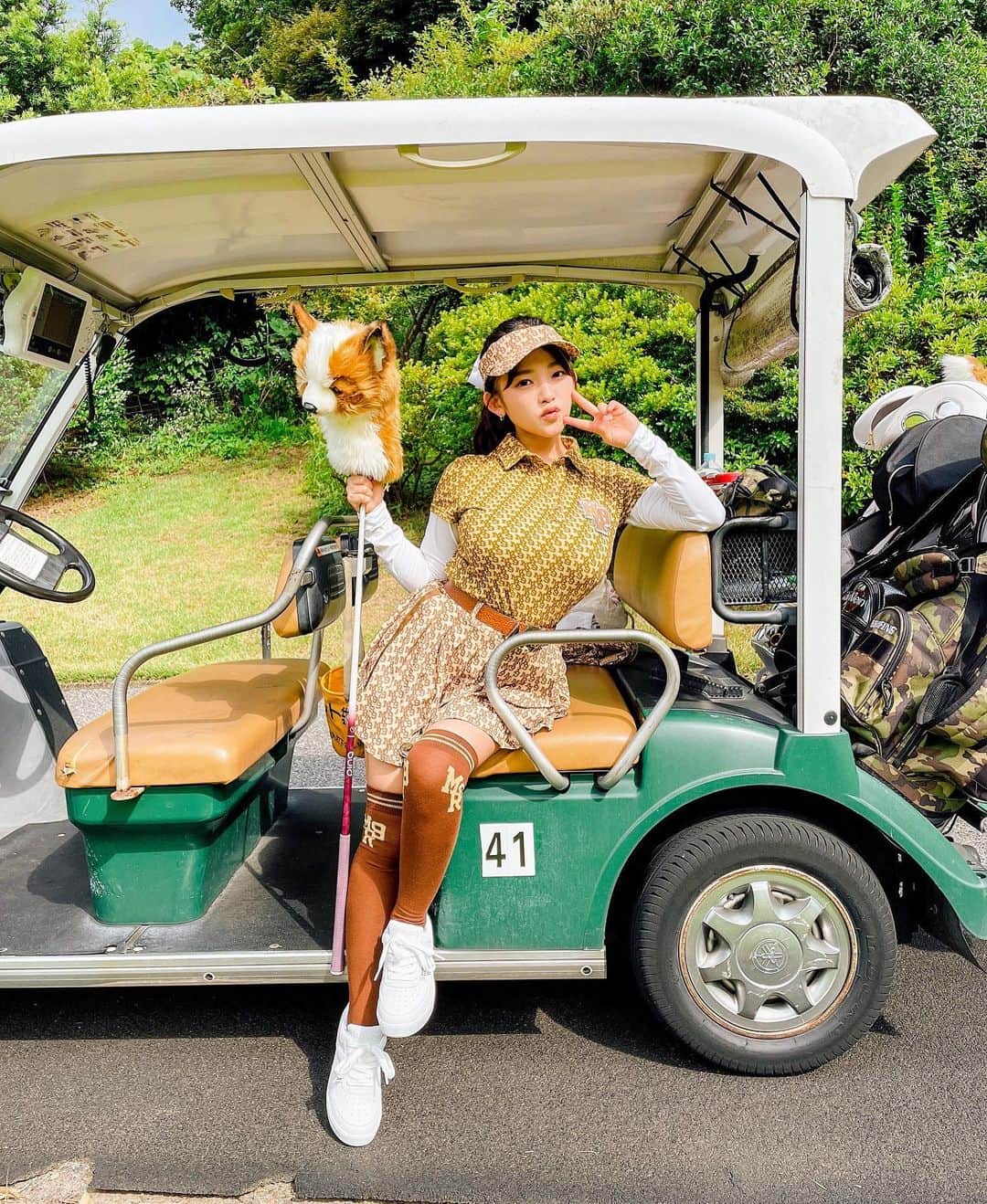 天木じゅんさんのインスタグラム写真 - (天木じゅんInstagram)「. . @mirror9golf  可愛いすぎるウェア🧡🧡🧡 見た目でテンションが上がるのが 私の中では結構大事なのです☺︎ . . この日は2回目のラウンドでした！ スコアは、、、129でした🤫🤫 年内100切り目指して頑張ります！ . . #天木ゴルフ #ゴルフ #ゴルフウェア #ゴルフ女子  #golf #ゴルフ女子ウェア #ping #ゴルフクラブ #天木code」6月29日 17時32分 - jun.amaki