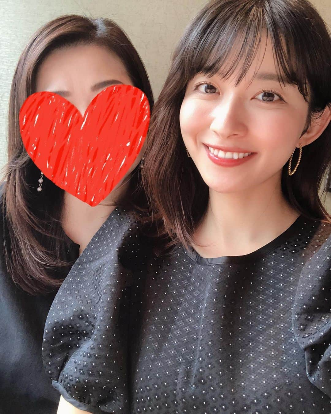 山本里菜さんのインスタグラム写真 - (山本里菜Instagram)「. 先日家族が 誕生日祝いをしてくれました🎂❤️  ありがとう！ 嬉しかったよ〜🥰  写真は母と❤️  #家族会　#誕生日 #お祝い　#ママ　#似てるって言われる」6月29日 18時08分 - rinayamamoto_0622