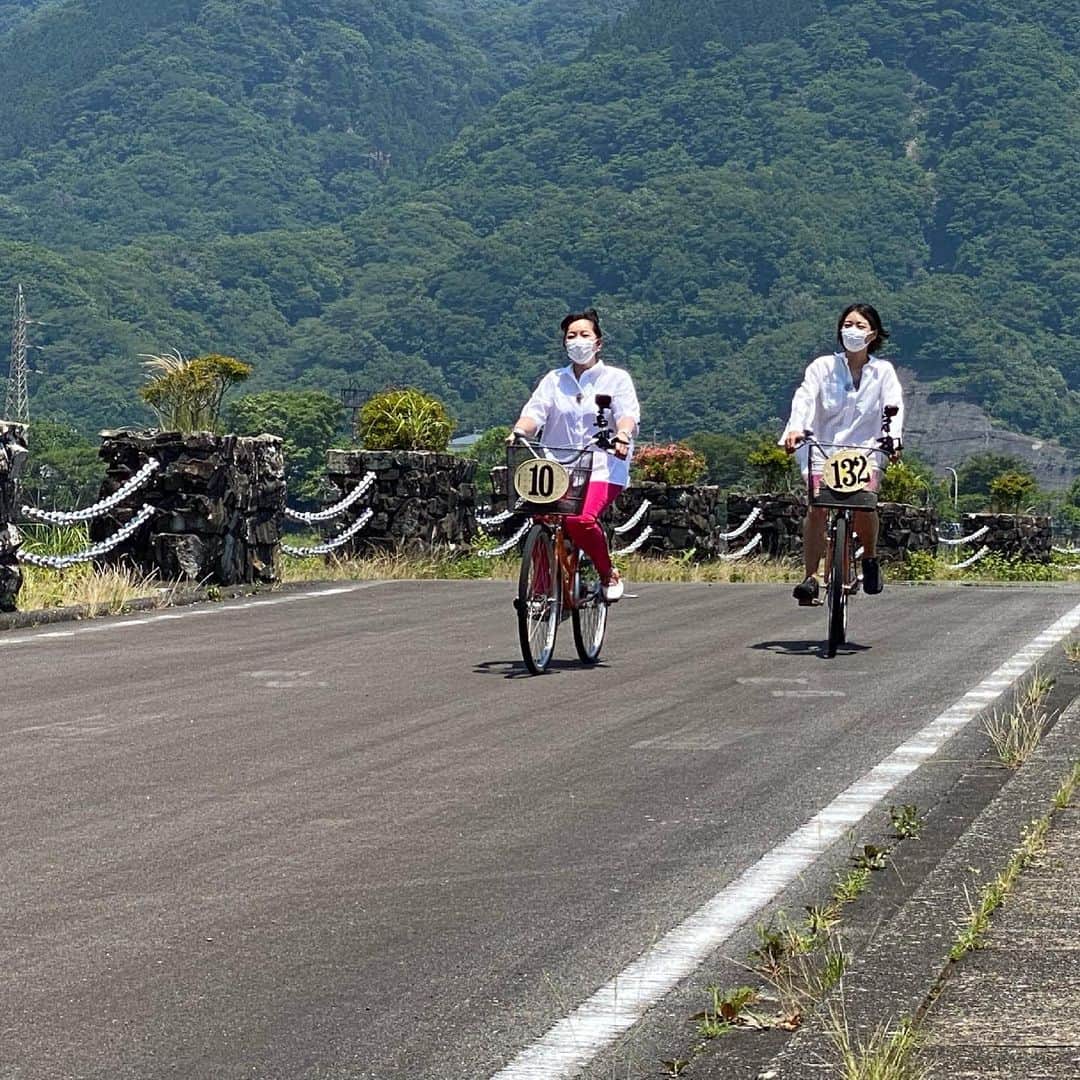 竹岡圭さんのインスタグラム写真 - (竹岡圭Instagram)「6月28日月曜日20時55分〜の「なかなか日本！〜高速道路DRIVE1バン旅〜」は、丹沢湖へ🤗  サイクリング〜サイクリング🚴‍♀️🚴‍♂️ のんびり観光ママチャリバージョンな感じですが、歩くのともクルマでドライブするのとも違う速度感が、また楽し👍  爽やかな時間が過ごせました〜🙌  『なかなか日本！〜高速道路DRIVE1バン旅〜』tvk（テレビ神奈川）毎週月曜日20時55分〜。tvk映らない方もYouTubeで観られますので、是非ご覧くださいねー❗️  ☀️YouTubeはこちら✨Instagramストーリーズからスワイプアップで飛べるようにしておきますねー🙌 https://youtube.com/playlist?list=PLr4_STTzGB2VQscY6S53gJUWvzxRo2L6S  ☀️「なかなか日本！〜高速道路DRIVE1バン旅〜」のHPはこちら http://www.tvk-yokohama.com/naka_jpn/#」6月29日 18時34分 - kei_takeoka